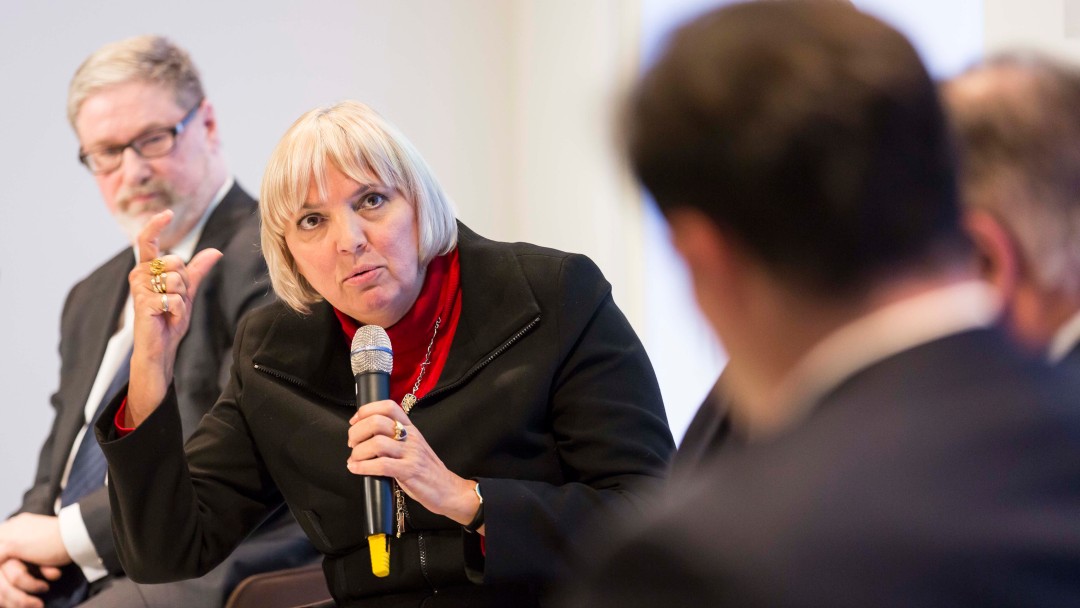 Claudia Roth bei der Podiumsdiskussion