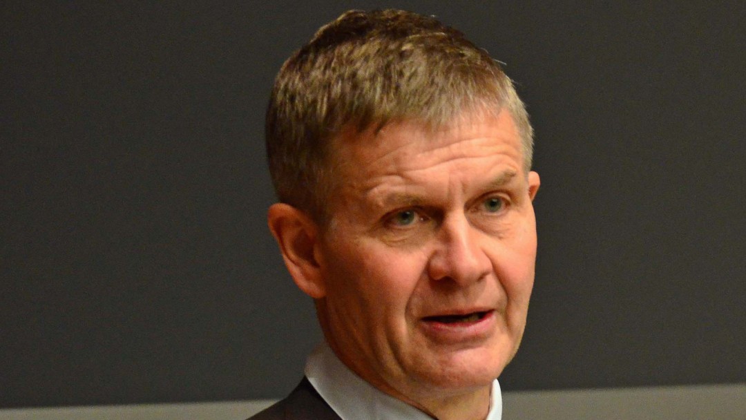 Ein Porträt von Erik Solheim
