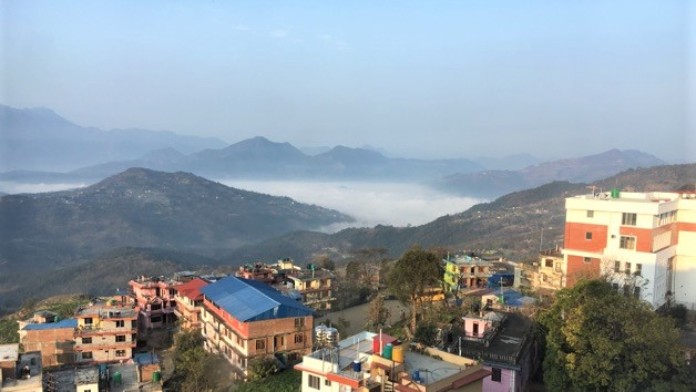 Häuser vor Gebirge in Nepal