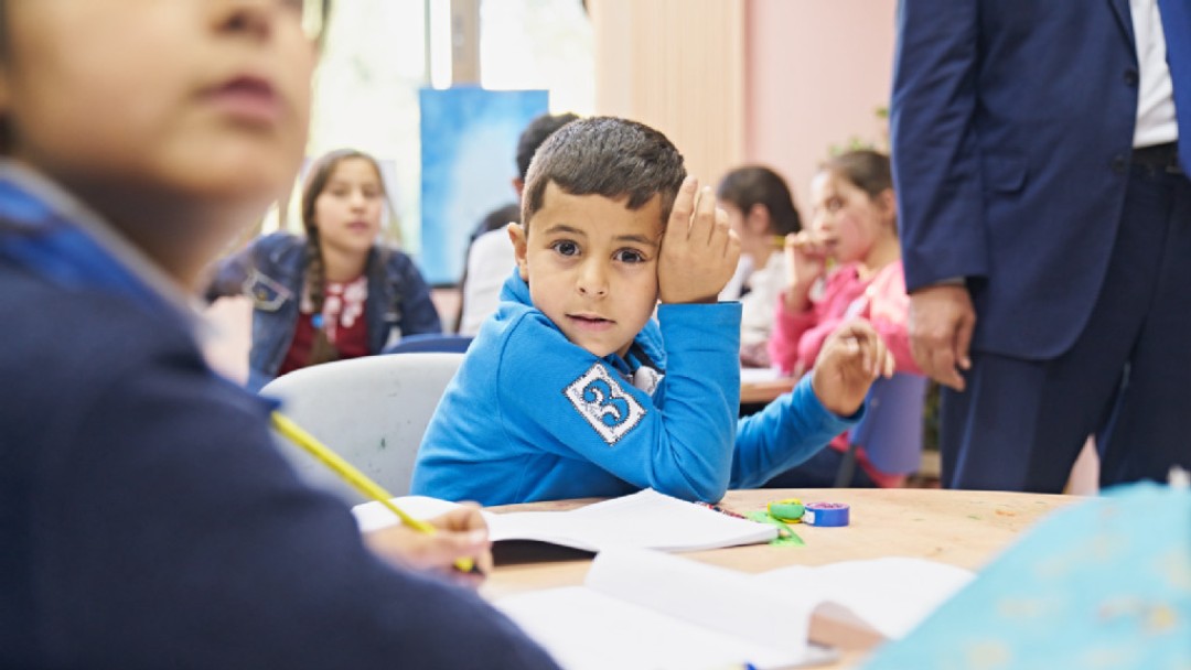 Kleiner Junge während des Untterichts im Al-Bireh Childhood Development Center