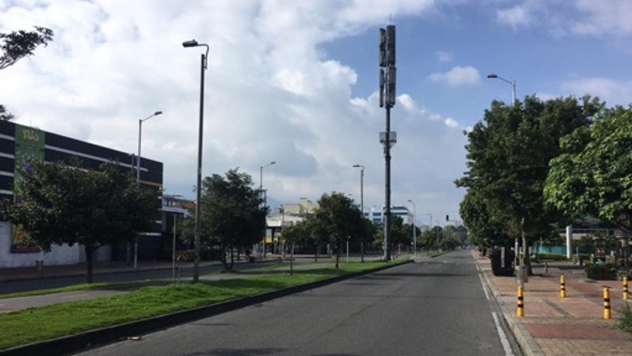 menschenleere Straße in Bogotá
