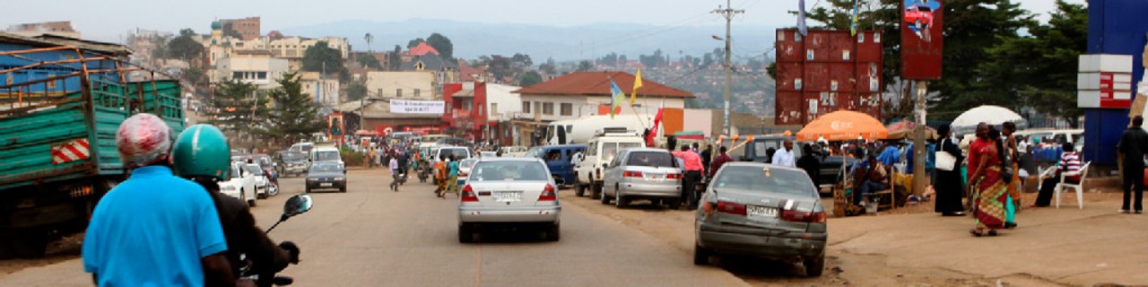Befahrene Straße im Kongo 