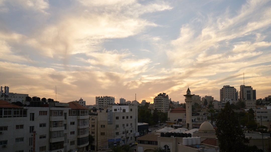 Blick auf die Skyline der Stadt Al Bireh im Westjordanland