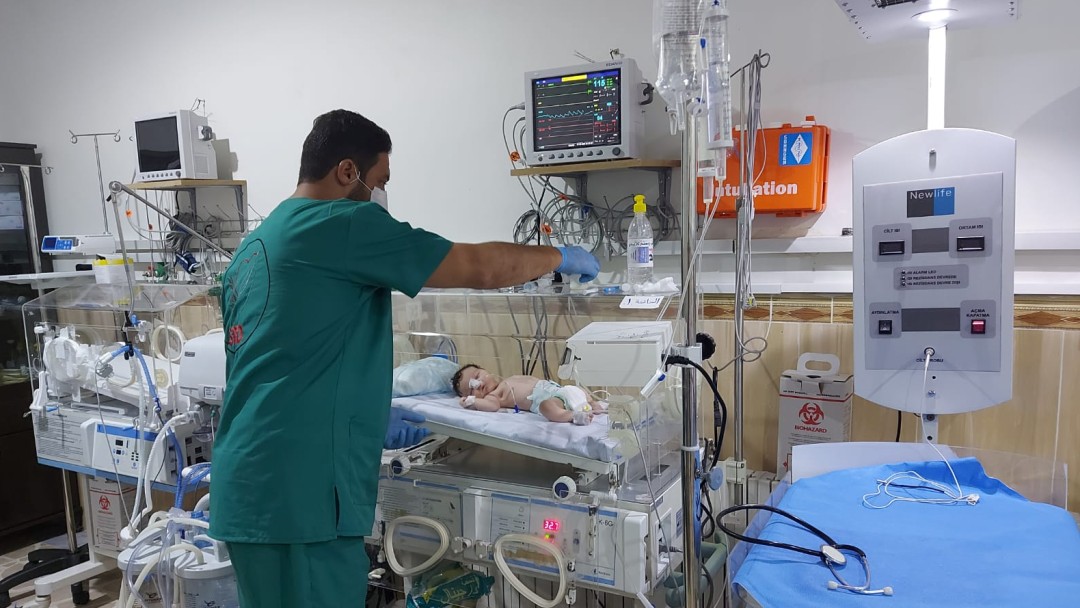 A now well-equipped maternity ward in Aleppo.