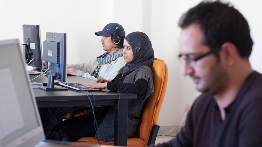 Employee of an IT company working on a PC