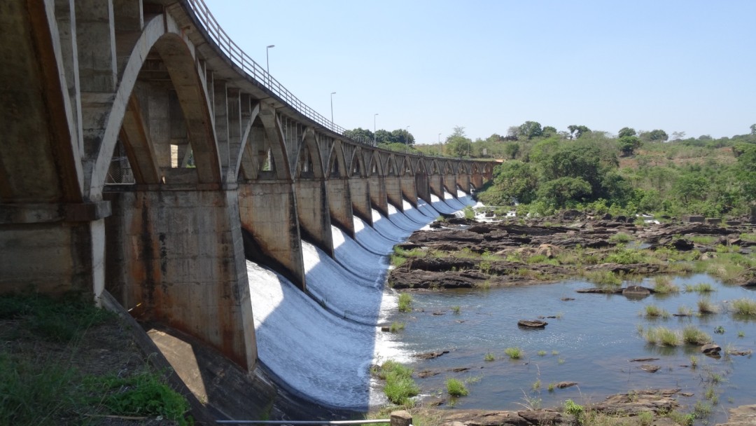 Eine Wasserkraft in Mosambik