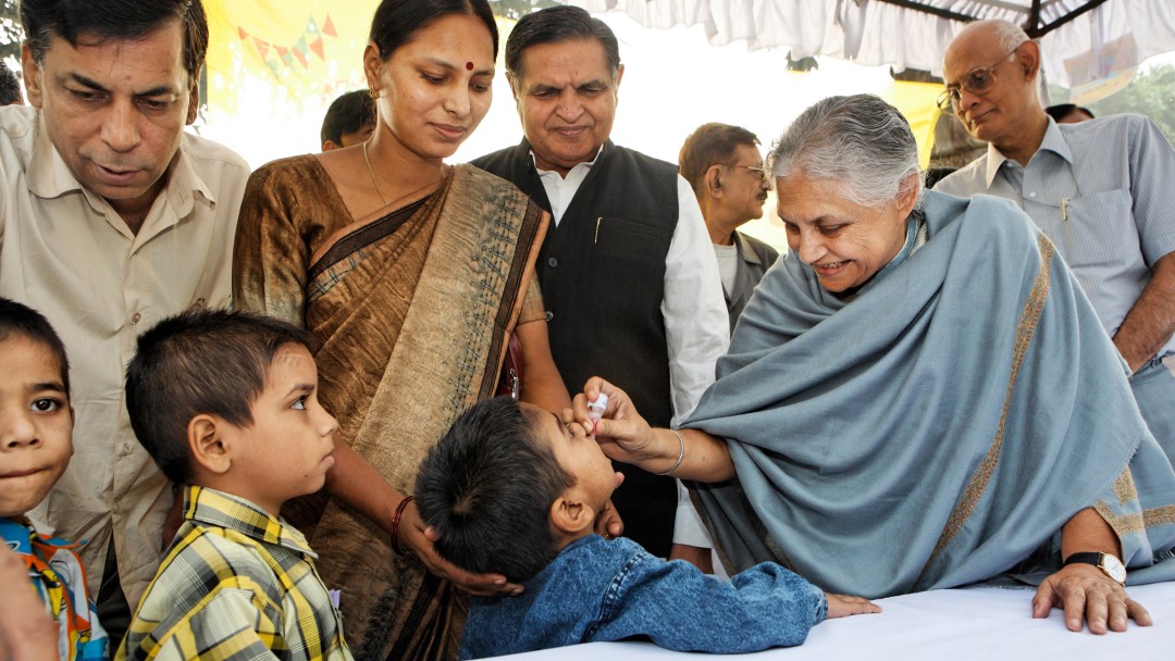 Kinder werden gegen Polio geimpft