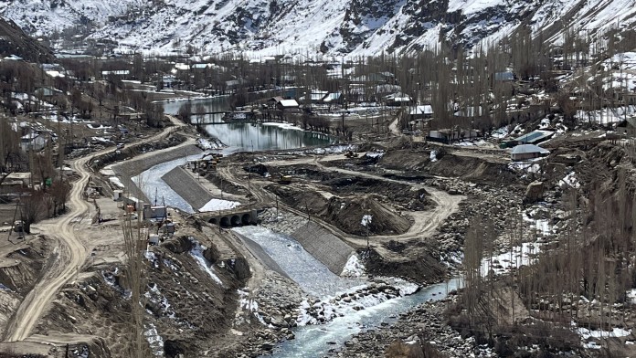 Wasserkraftwerk vor Bergen