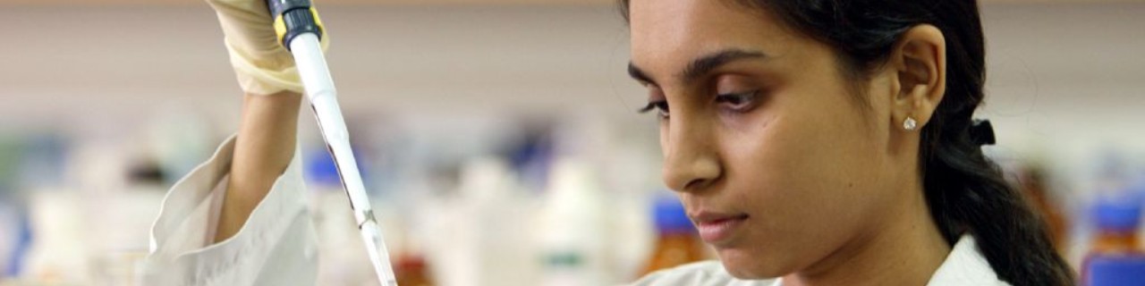 Woman working in a laboratory with a pipette