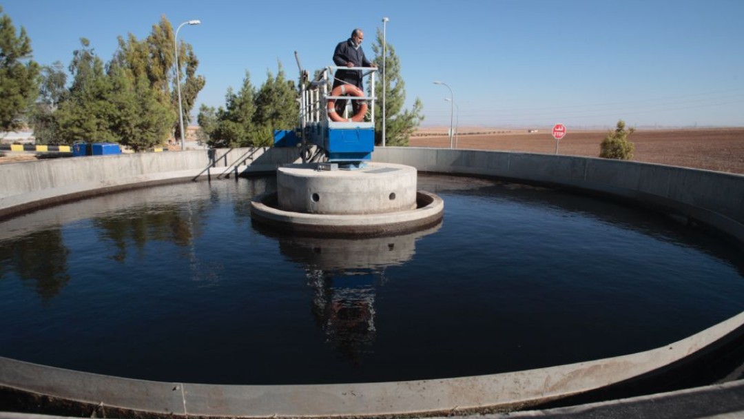 clarifying tank in a defecator