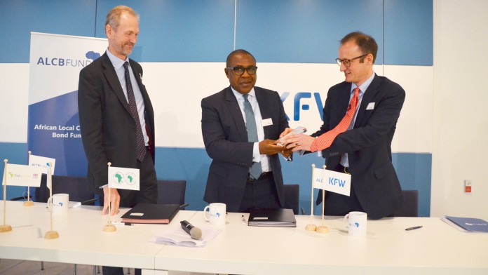 Representatives of KfW and AfDB signing a contract