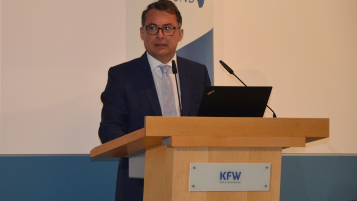 Joachim Nagel in front of a lectern