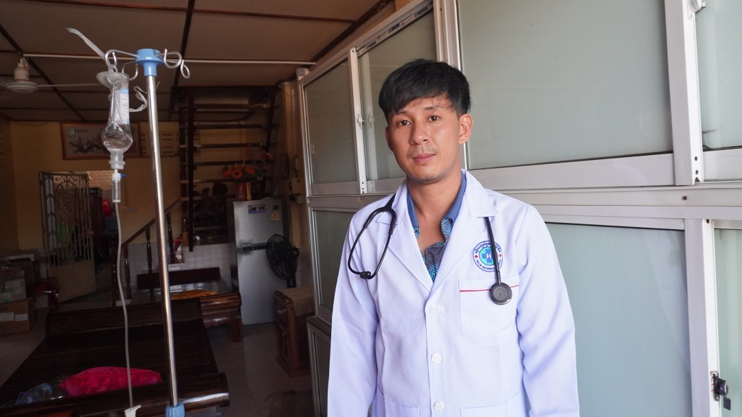 Arzt in seiner Gesundheitsklinik