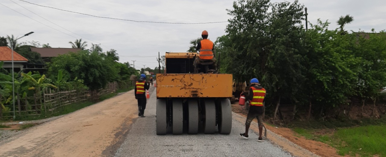 Bauarbeiter in Kambodscha auf der Straße
