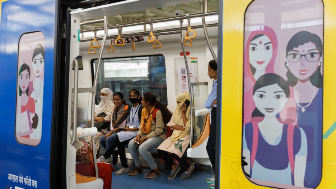 Frauenabteil in einer Metro in Nagpur