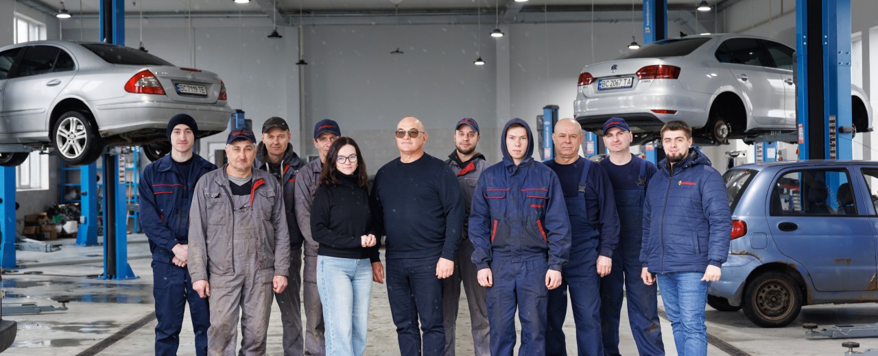Das Team einer Autowerkstatt