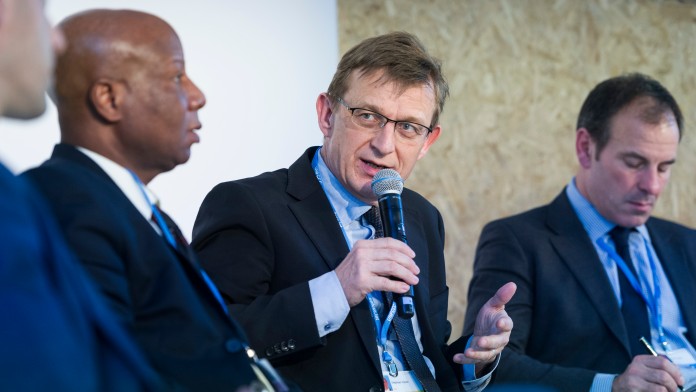 KfW-Bereichsleiter Stephan Opitz auf einer Podiumsdiskussion