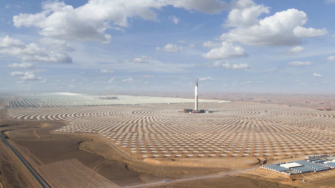 Solarkomplex Ouarzazate aus der Vogelperspektive