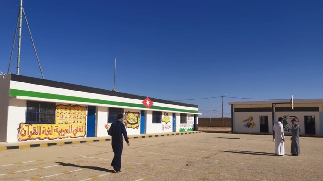 Schulgebäude in der Grenzregion zu Syrien; Ruwayshed, Jordanien