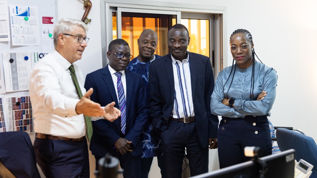 KfW staff in discussion with project partners in Benin